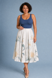 Jupe midi beige fleurie taille haute | Porté sur une autre silhouette | Lounelle Paris