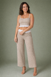 Ensemble beige texturé à volants | Porté sur une autre silhouette | Lounelle Paris