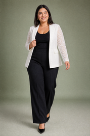 Blazer blanc ajouré mi-long | Porté sur une silhouette plus ronde | Lounelle Paris