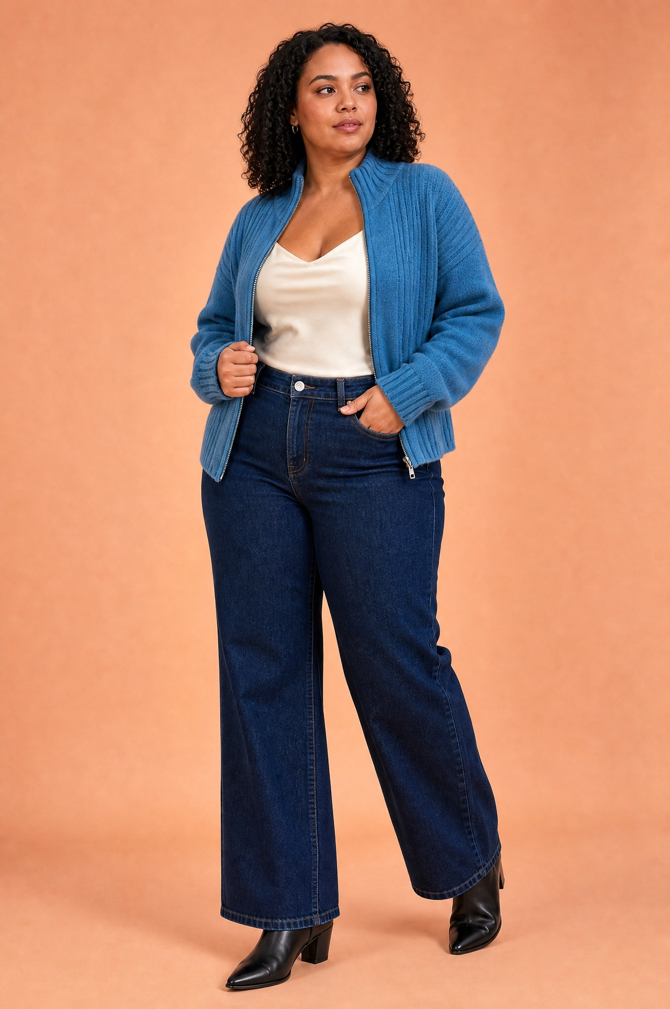 Gilet bleu zippé col montant | Porté sur une autre silhouette | Lounelle Paris