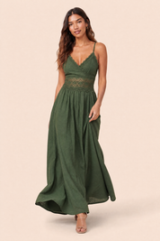 Robe longue vert foncé dos smocké | Vue en mouvement | Lounelle Paris