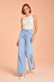 Jean bleu jambe large crochet | Vue en mouvement | Lounelle Paris