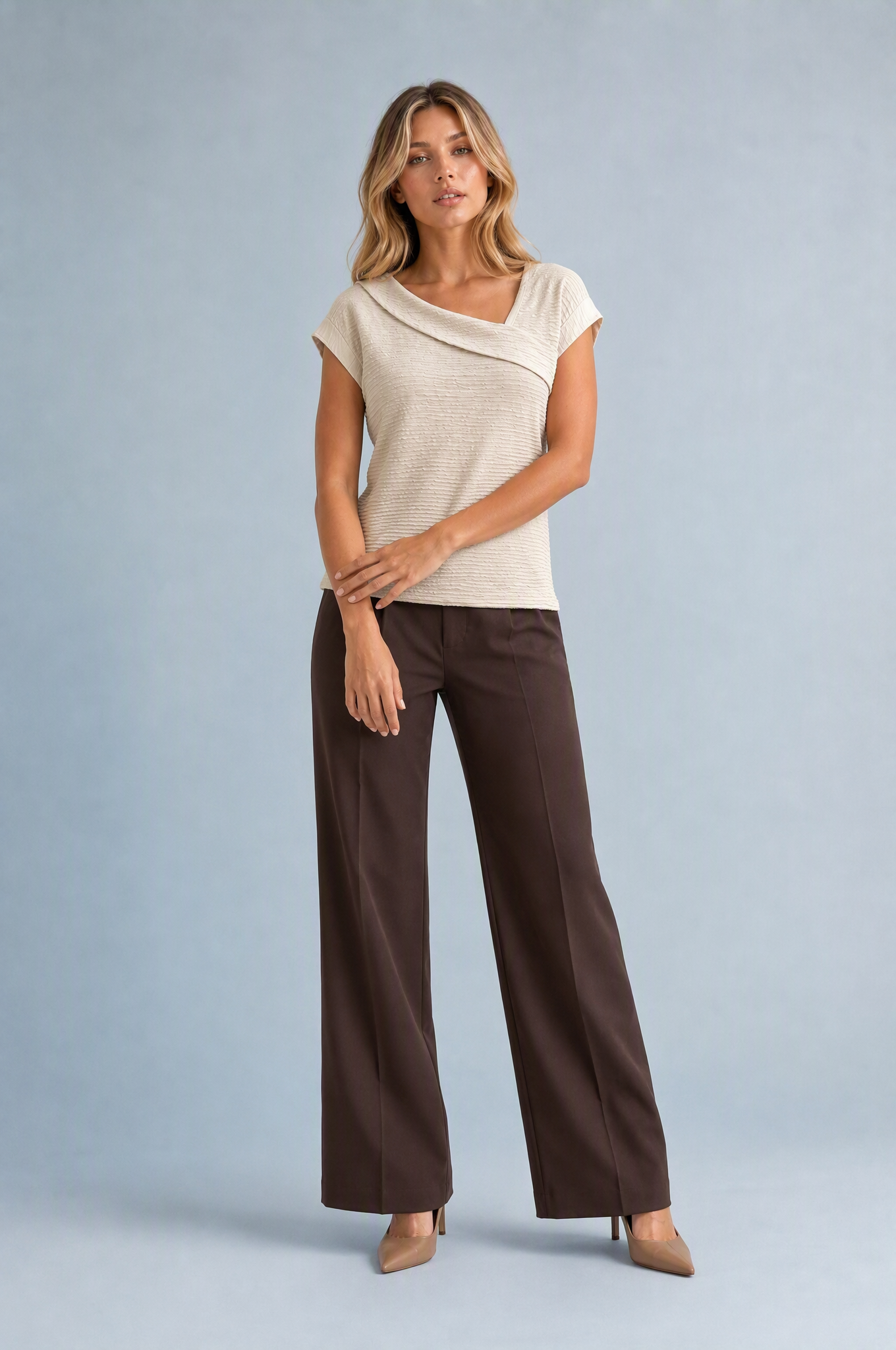 T-shirt beige col asymétrique drapé | Variante Beige | Lounelle Paris