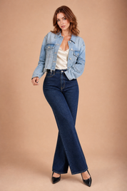 Veste en jean bleu clair courte effilochée | Vue de face | Lounelle Paris