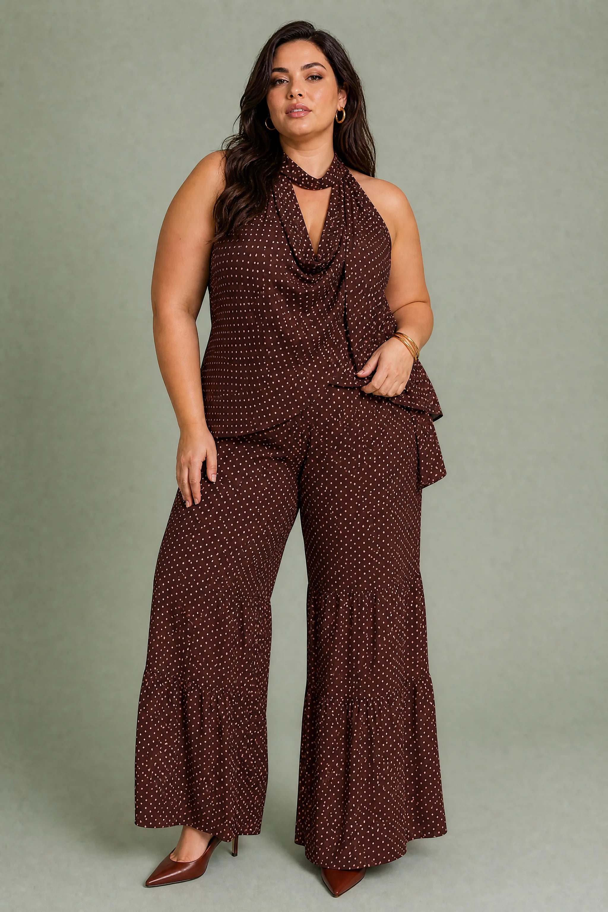 Ensemble fluide à pois dos nu | Porté sur une silhouette plus ronde | Lounelle Paris