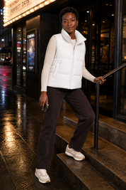 Gilet matelassé court col montant | Variante Blanc - Lifestyle | Lounelle Paris