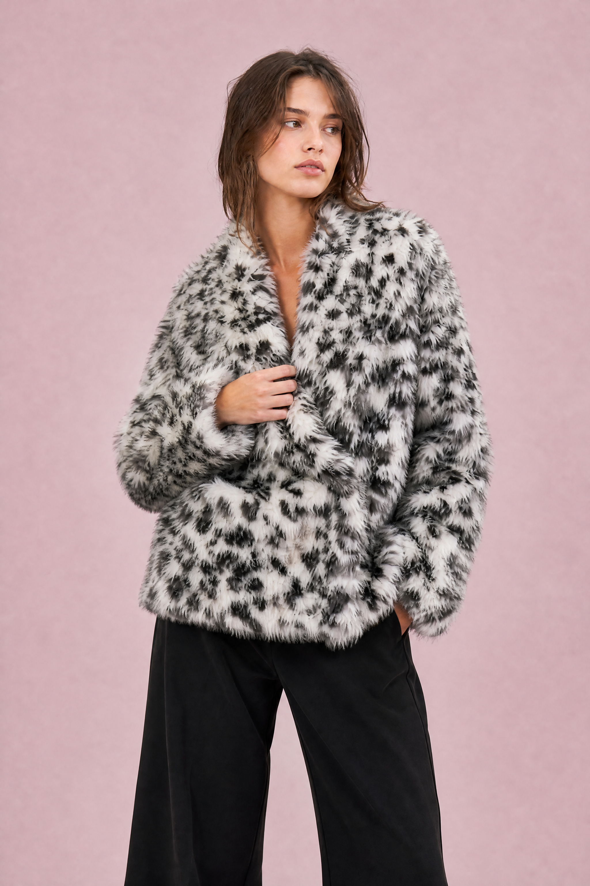 Veste ample fausse fourrure imprimé animalier | Vue rapprochée | Lounelle Paris