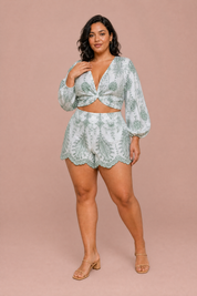 Ensemble blanc brodé manches bouffantes | Porté sur une silhouette plus ronde | Lounelle Paris