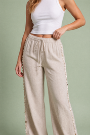 Pantalon large beige à coquillages | Vue rapprochée | Lounelle Paris