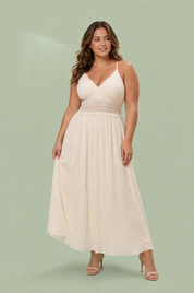 Robe longue abricot col halter dos nu | Porté sur une silhouette plus ronde | Lounelle Paris