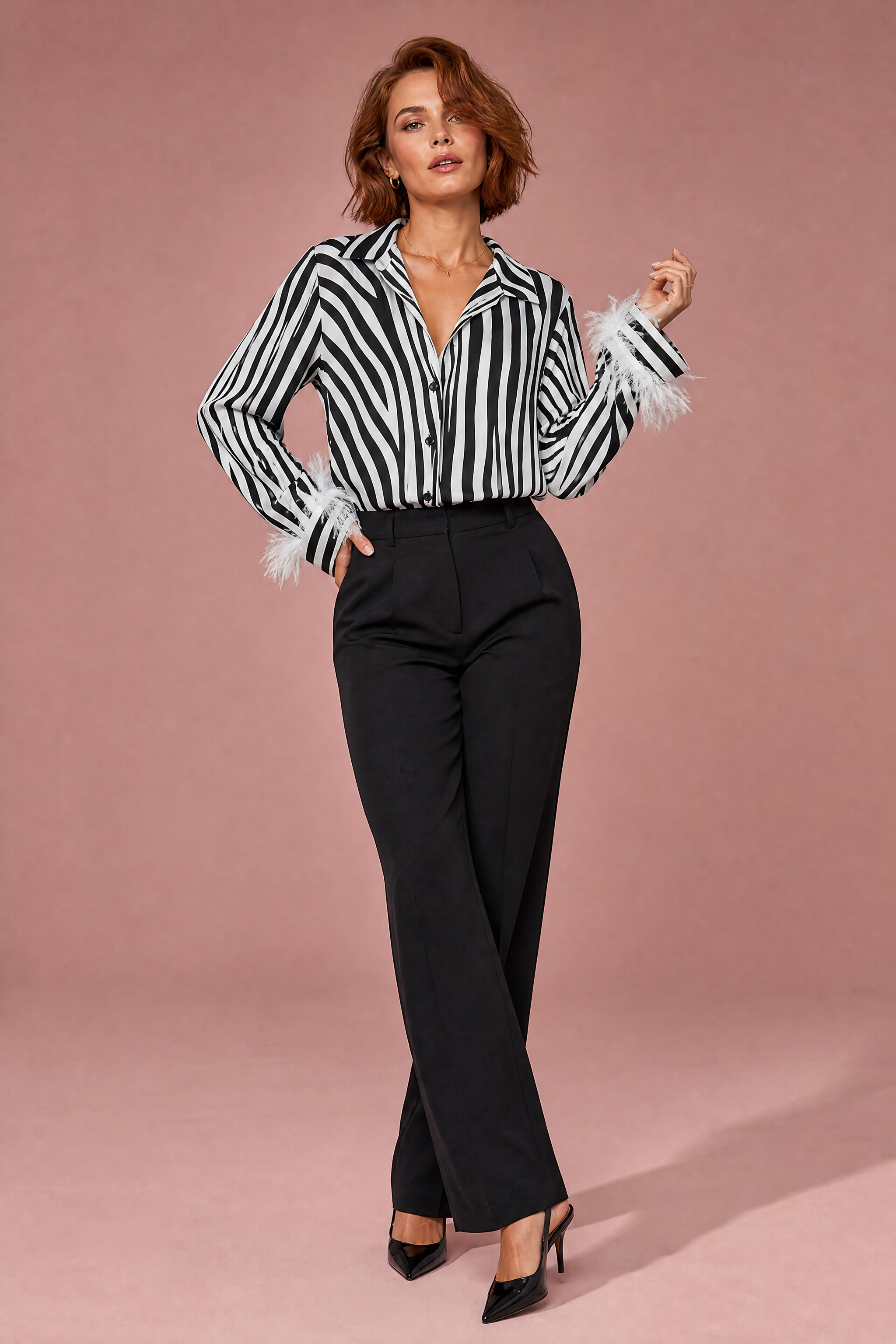 Chemise noire imprimé zébré à plumes | Vue de face | Lounelle Paris