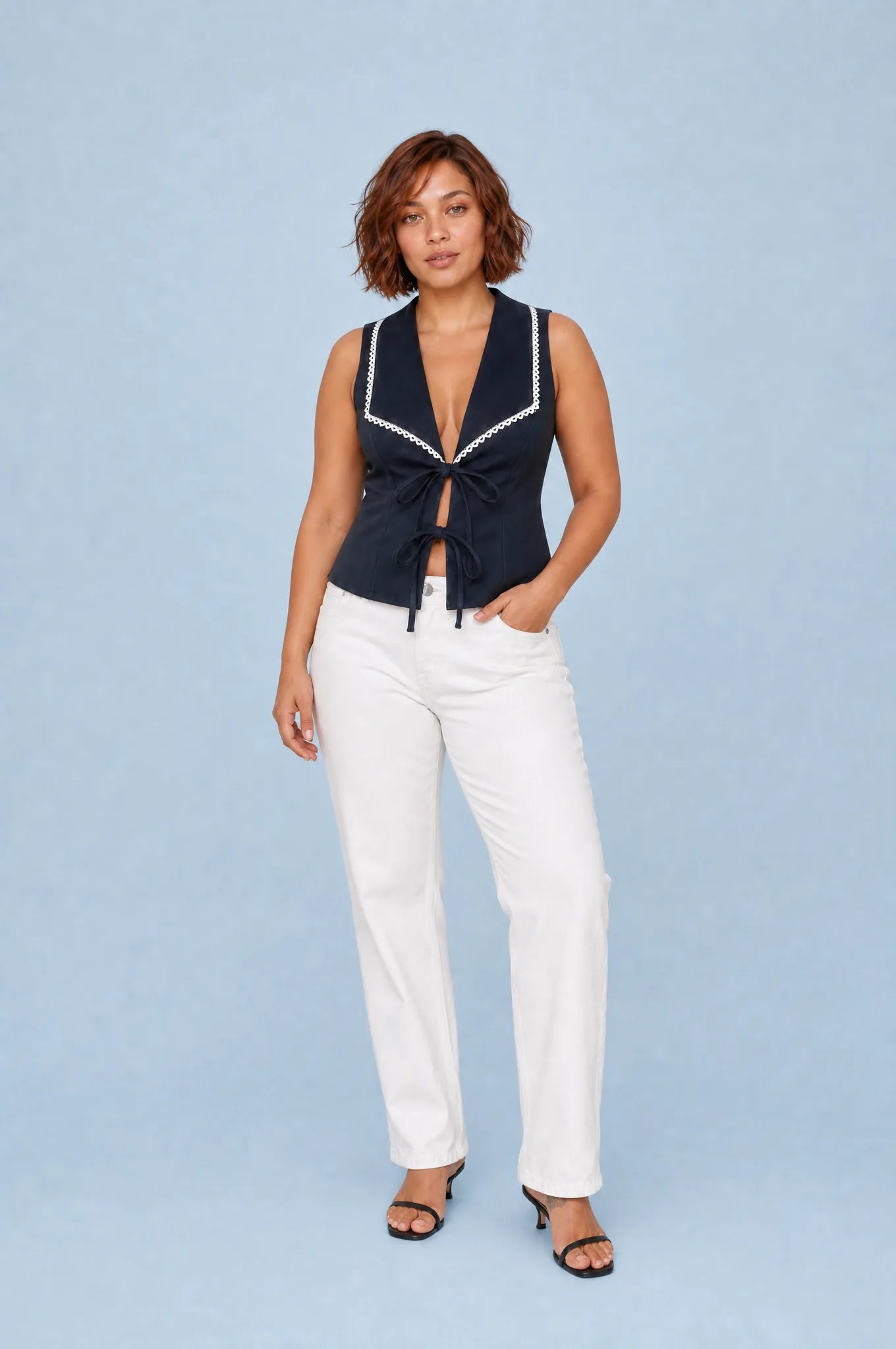 Gilet bleu marine à col tailleur | Porté sur une autre silhouette | Lounelle Paris