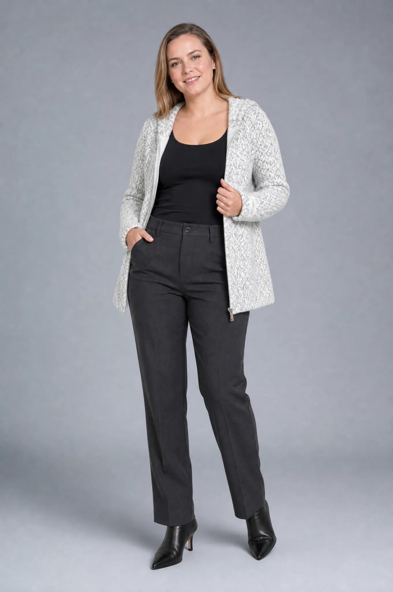 Gilet en maille à capuche zippé | Porté sur une autre silhouette | Lounelle Paris