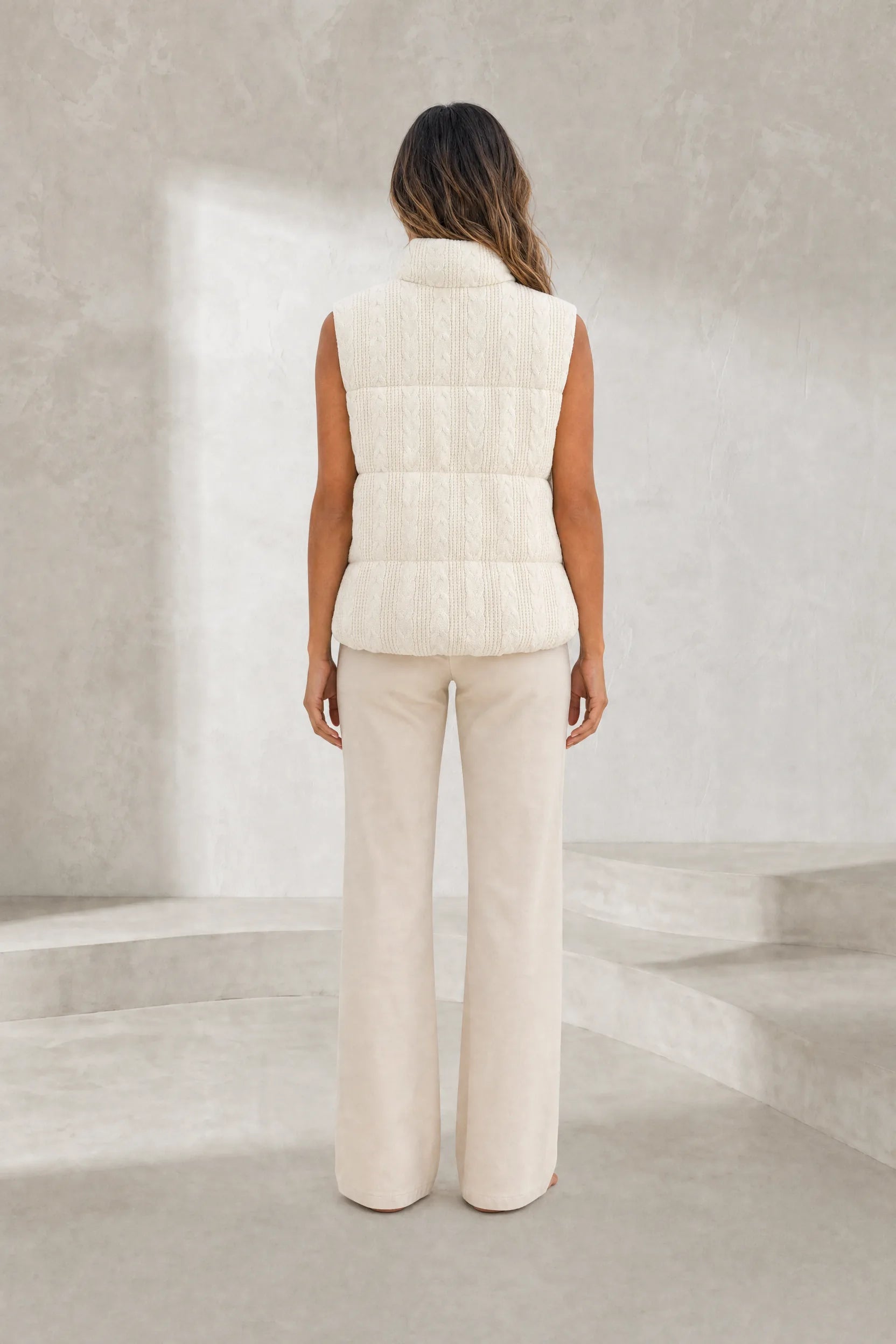 Gilet sans manches blanc cassé col montant | Lounelle Paris