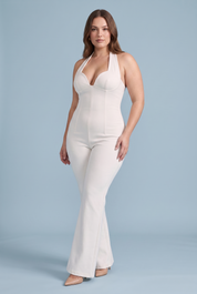 Combinaison blanche évasée dos nu | Porté sur une silhouette plus ronde | Lounelle Paris