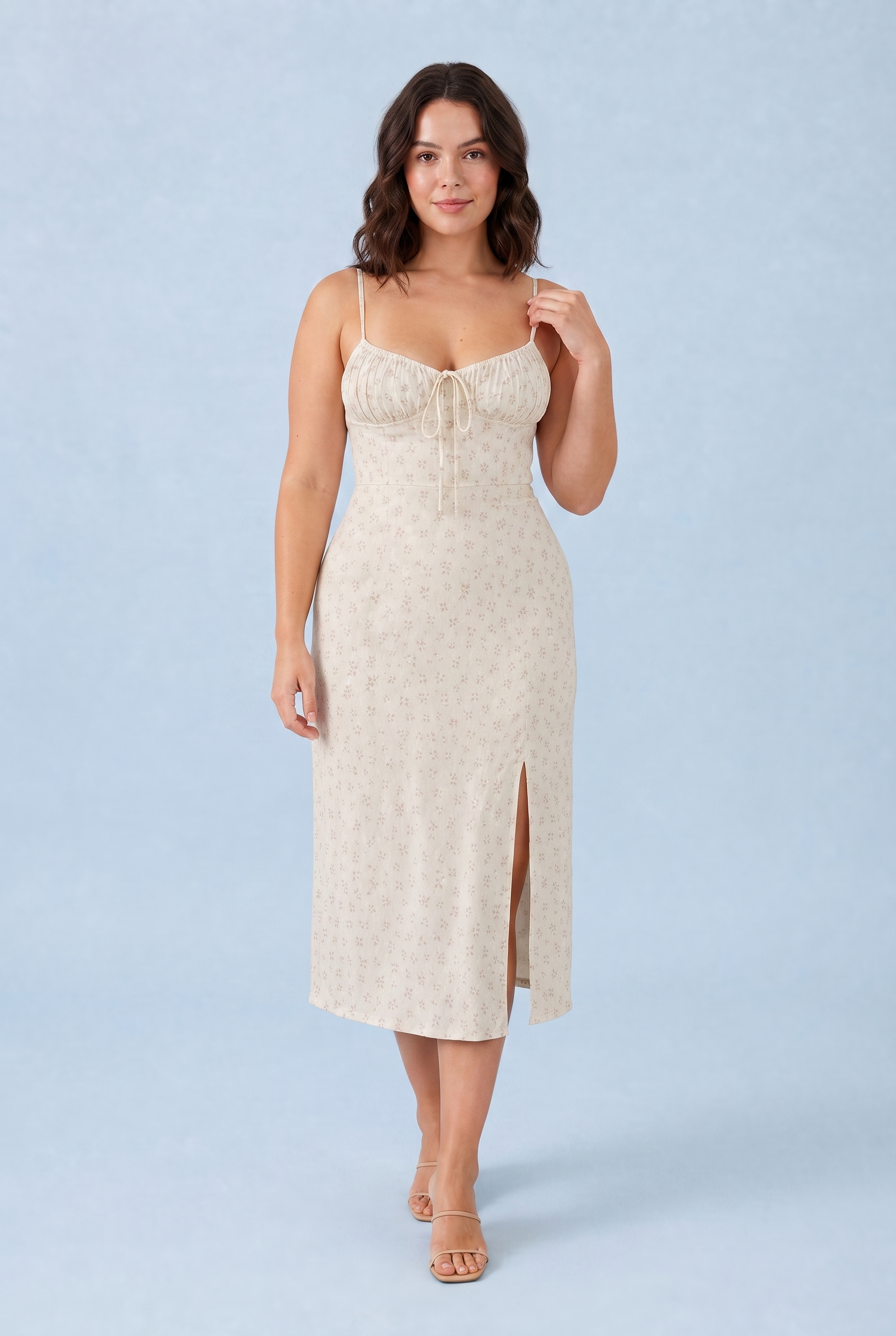 Robe florale fendue à fines bretelles | Porté sur une autre silhouette | Lounelle Paris