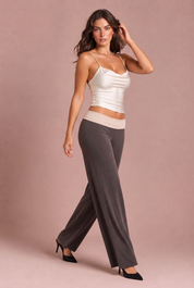 Pantalon large marron taille basse | Vue en mouvement | Lounelle Paris
