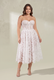 Robe bustier en dentelle | Porté sur une silhouette plus ronde | Lounelle Paris