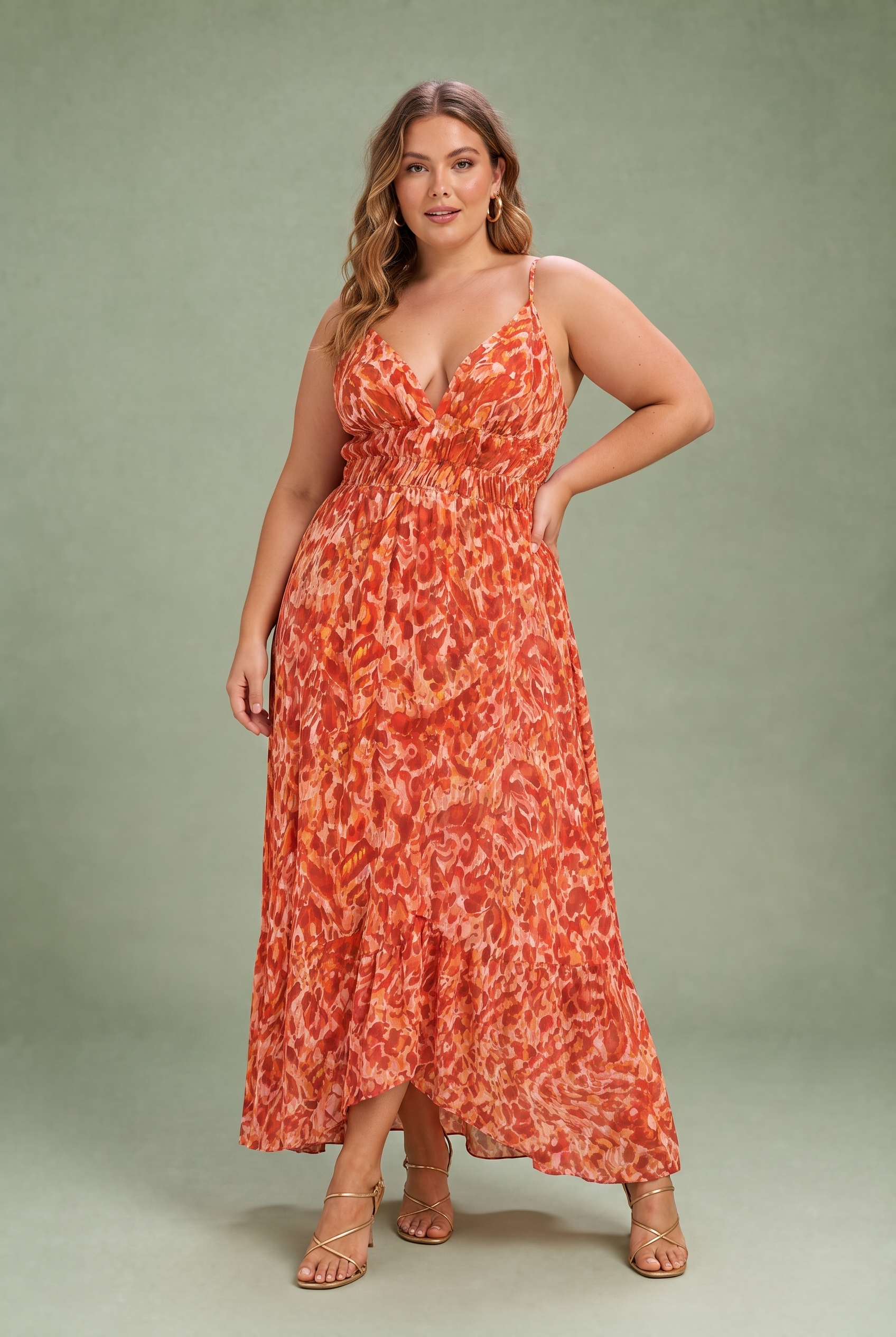 Robe longue rouge col V dos nu | Porté sur une silhouette plus ronde | Lounelle Paris