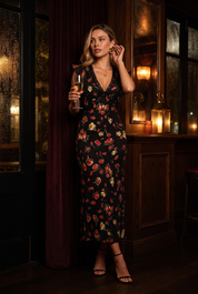 Robe noire florale à volants | Deuxième photo lifestyle | Lounelle Paris