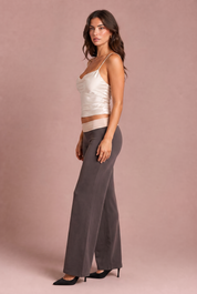 Pantalon large marron taille basse | Vue de profil | Lounelle Paris