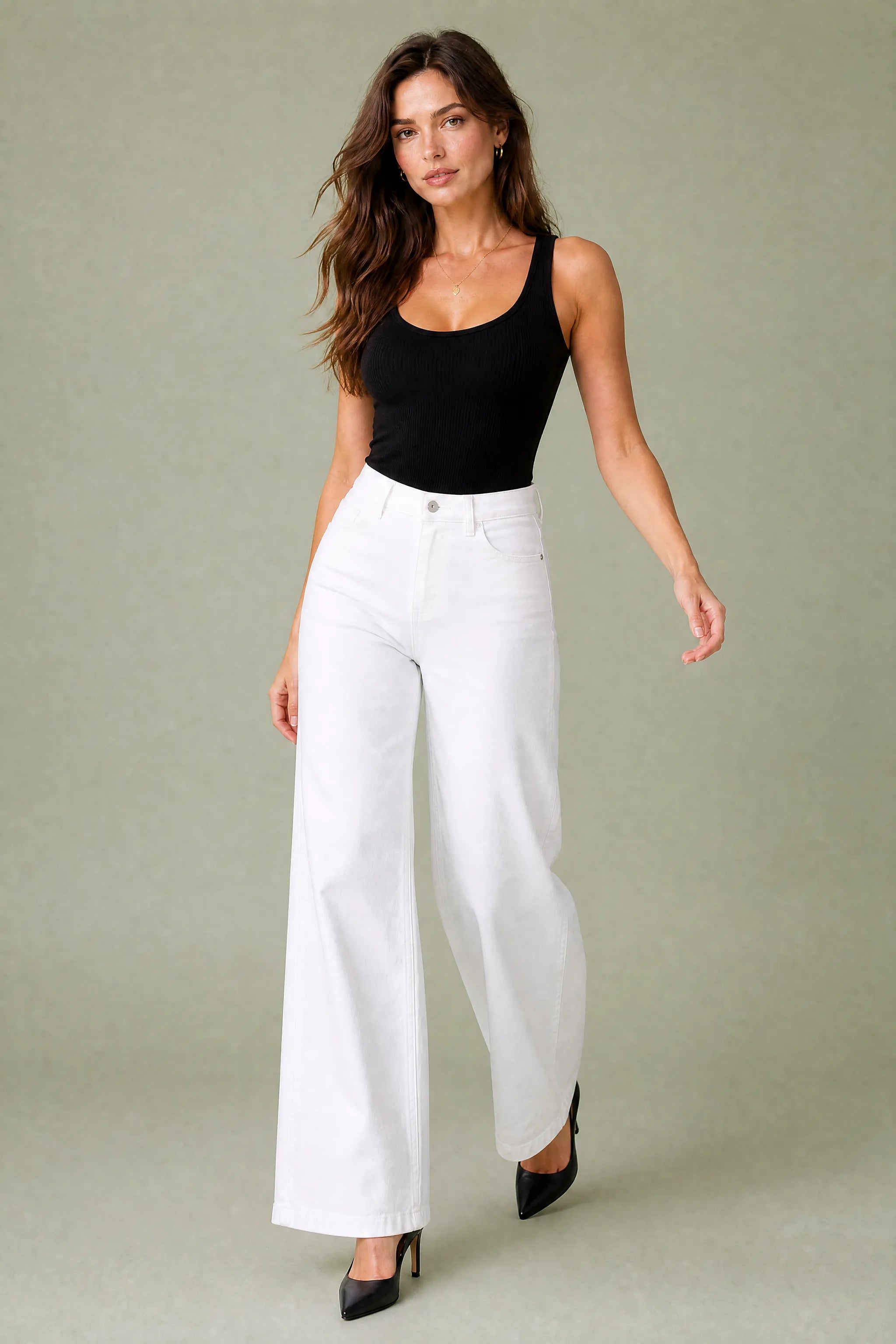 Jean blanc taille mi-haute coupe large | Vue en mouvement | Lounelle Paris