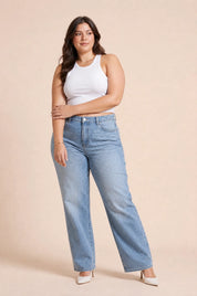 Jean bleu ample taille mi-haute | Porté sur une silhouette plus ronde | Lounelle Paris