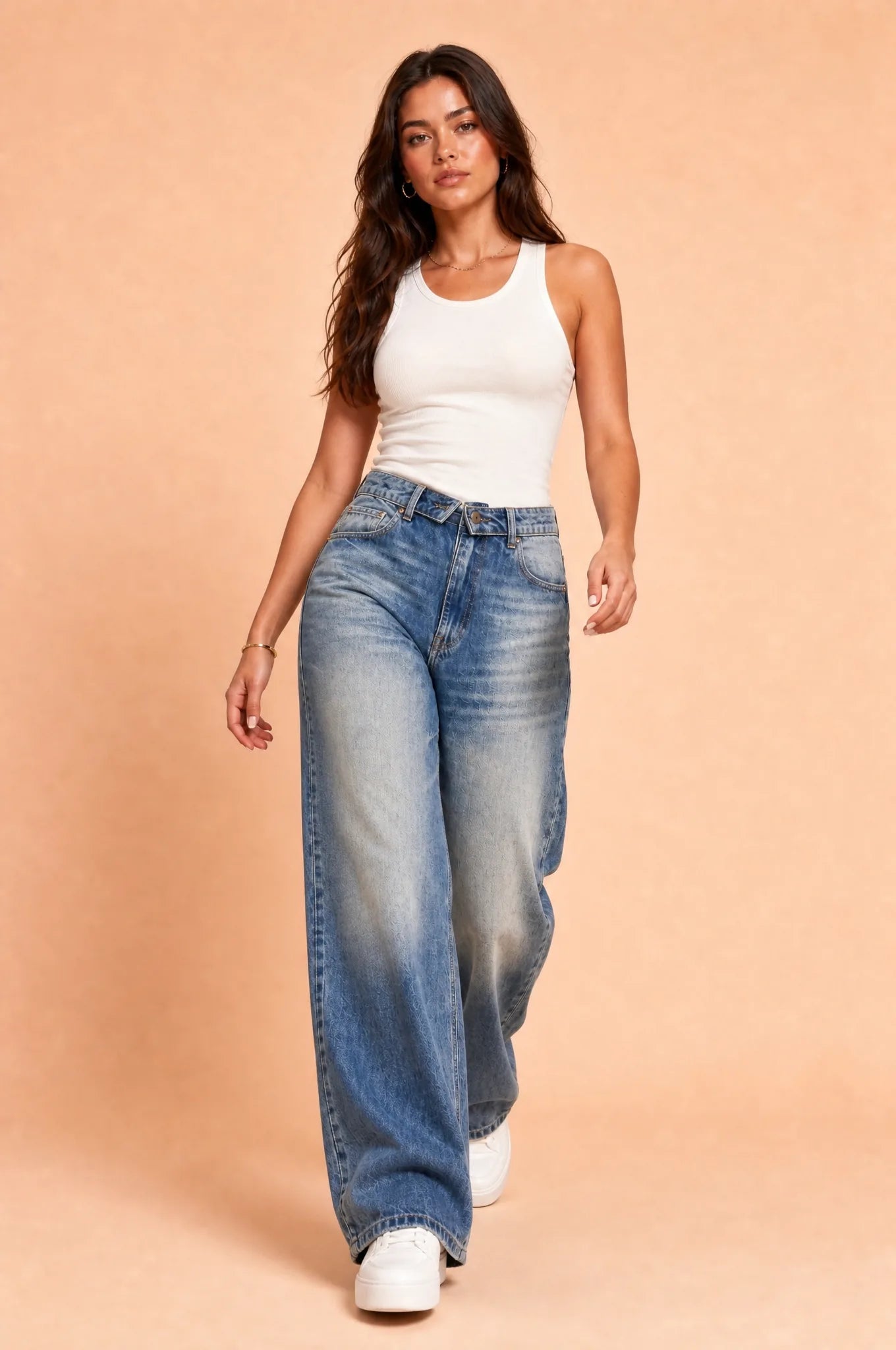 Jean bleu ample taille rabattable | Vue en mouvement | Lounelle Paris