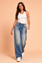 Jean bleu ample taille rabattable | Vue en mouvement | Lounelle Paris