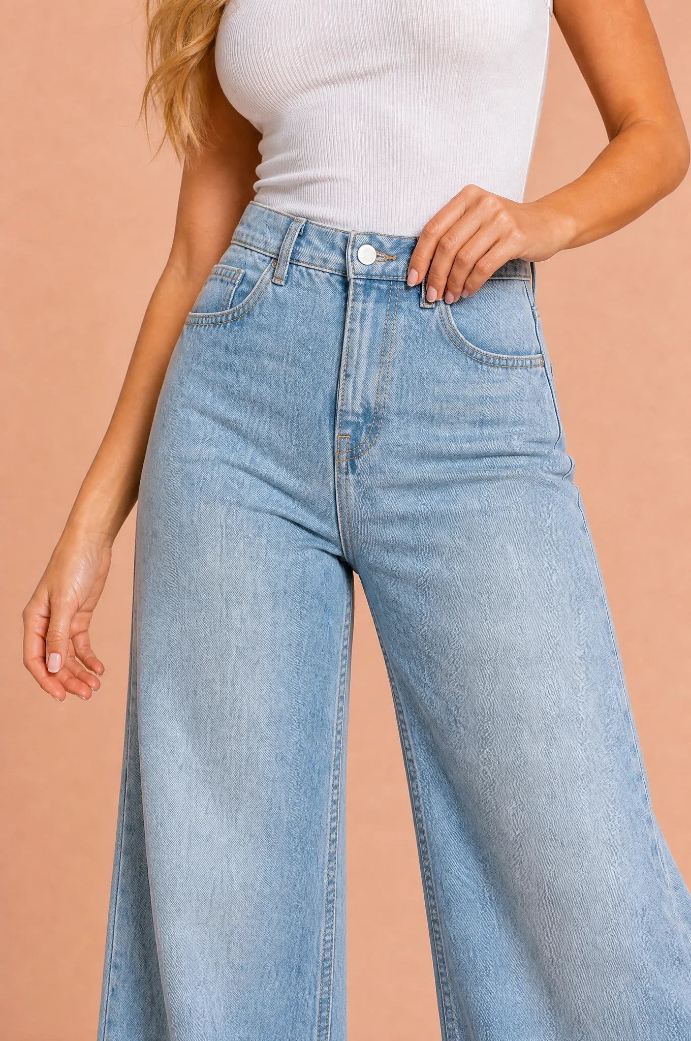Jean bleu clair taille haute large | Vue rapprochée | Lounelle Paris