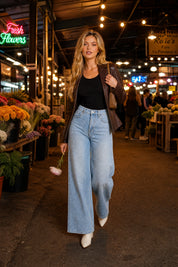 Jean bleu clair taille haute large | Deuxième photo lifestyle | Lounelle Paris