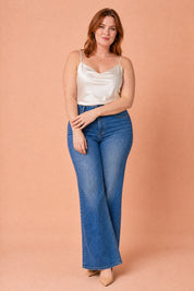 Jean bleu flare taille mi-haute | Porté sur une autre silhouette | Lounelle Paris