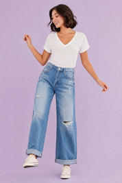 Jean bleu moyen jambe large taille repliée | Vue en mouvement | Lounelle Paris