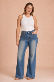 Jean bleu taille haute évasé | Porté sur une autre silhouette | Lounelle Paris