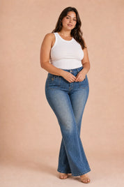 Jean bleu taille haute évasé | Porté sur une silhouette plus ronde | Lounelle Paris