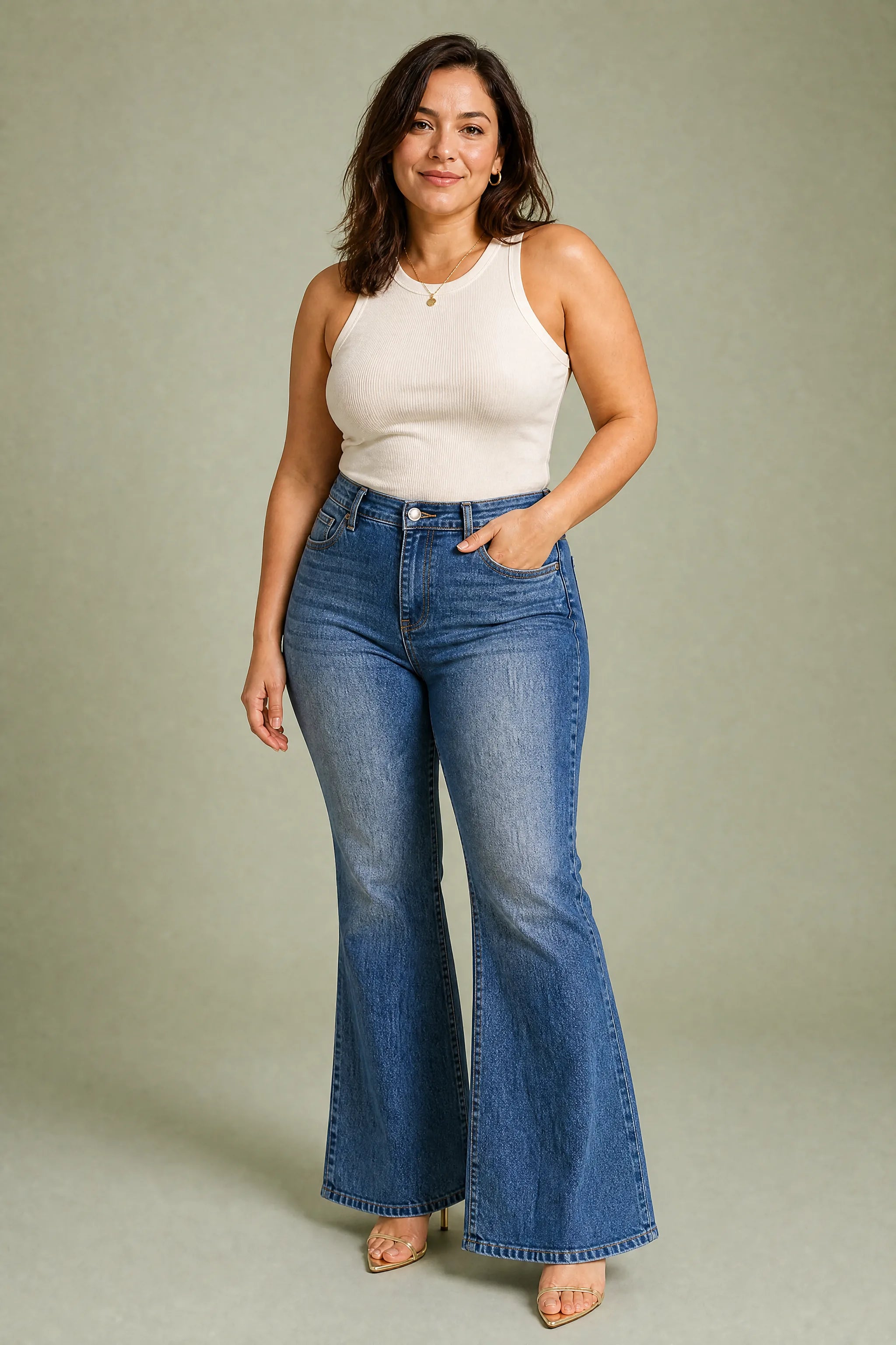 Jean bleu taille haute évasé | Porté sur une autre silhouette | Lounelle Paris