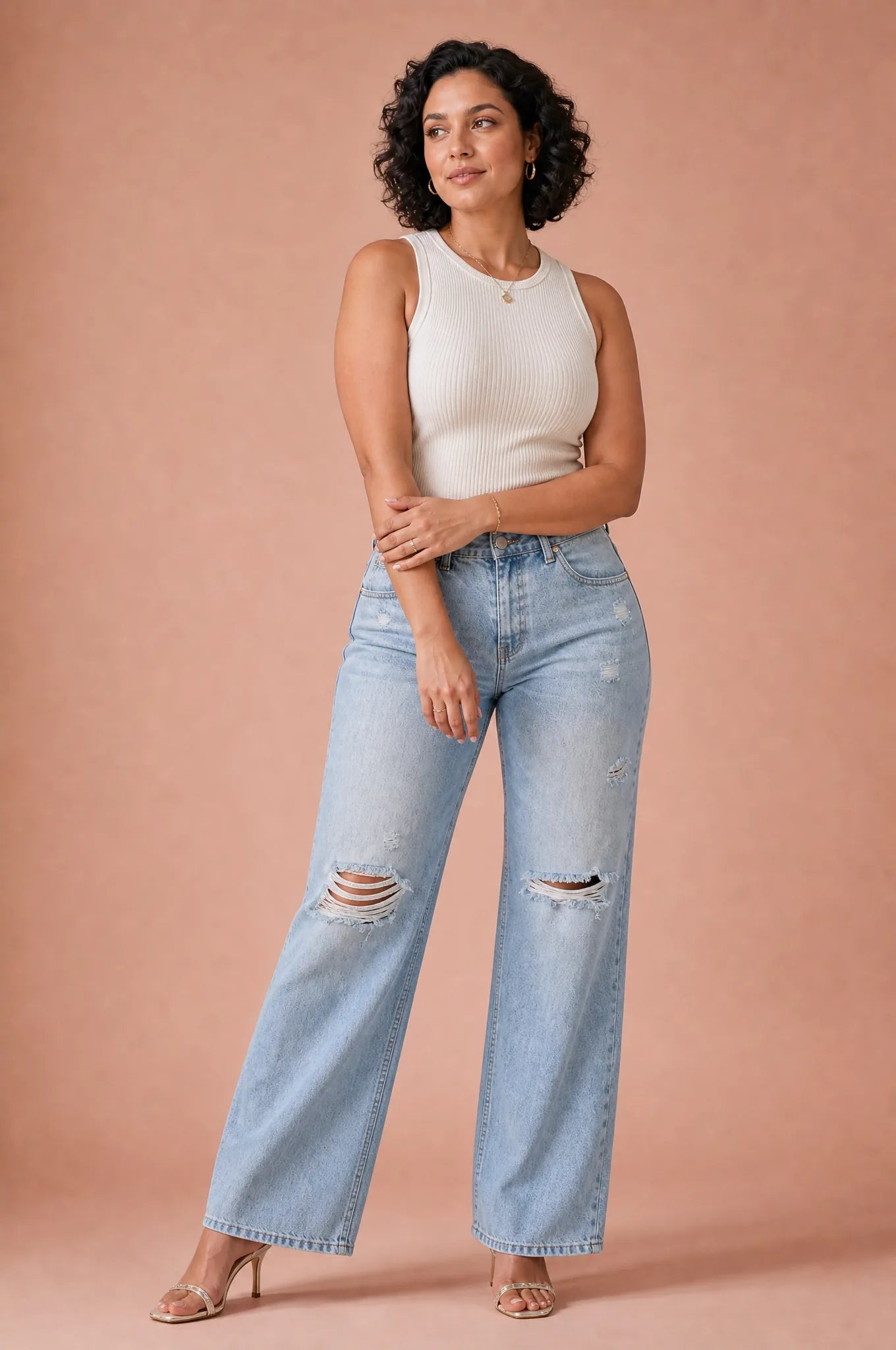 Jean droit bleu clair déchiré | Porté sur une autre silhouette | Lounelle Paris