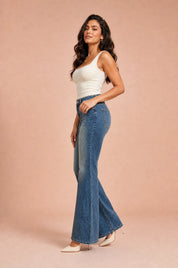 Jean flare bleu foncé taille mi-haute | Vue de profil | Lounelle Paris