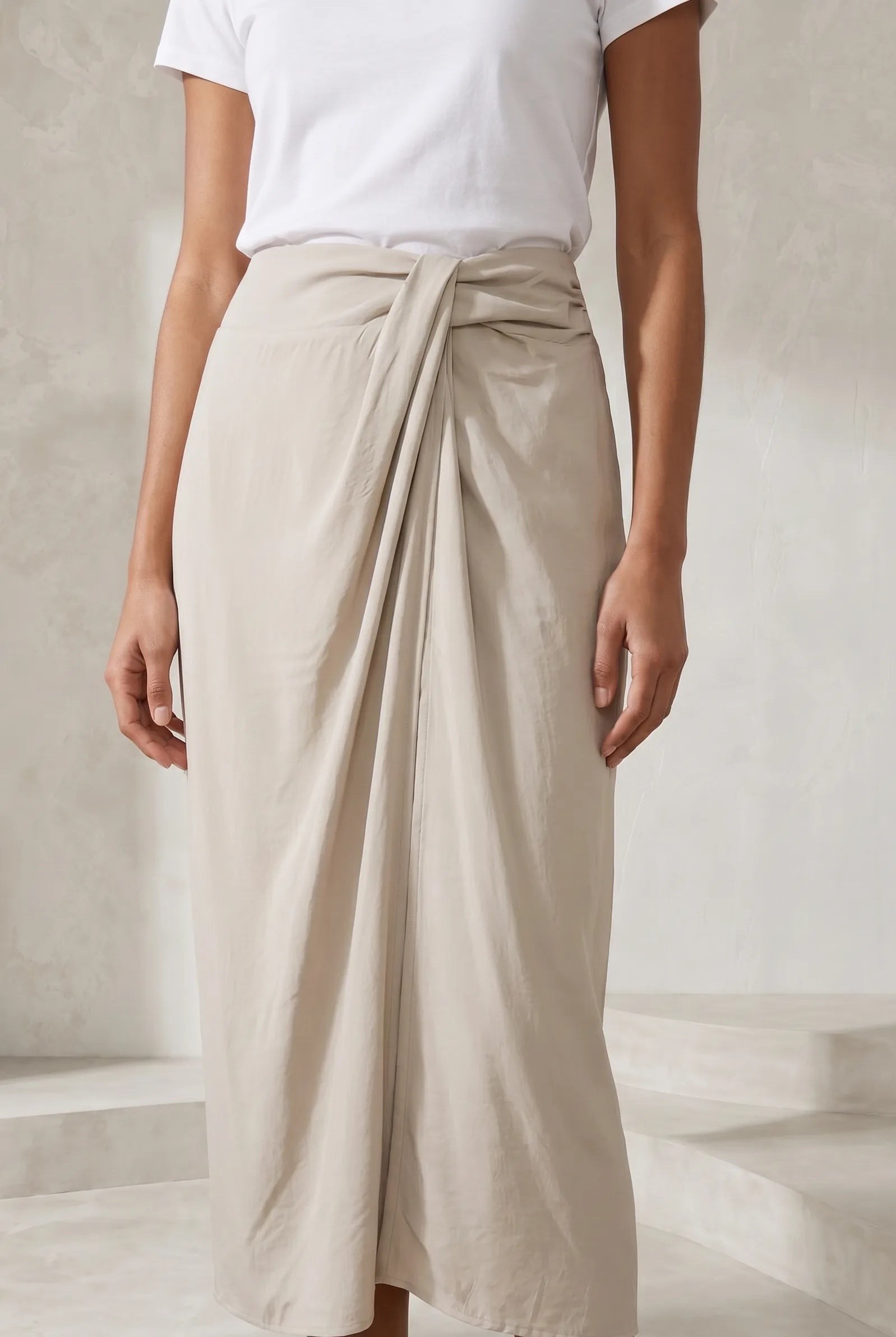 Jupe beige drapée effet portefeuille | Lounelle Paris