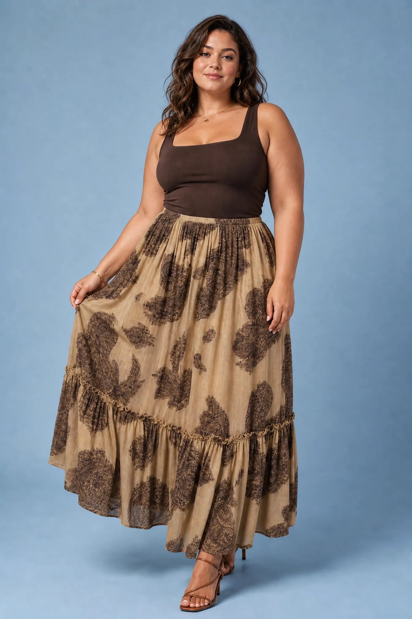 Jupe longue beige à imprimé floral | Porté sur une silhouette plus ronde | Lounelle Paris