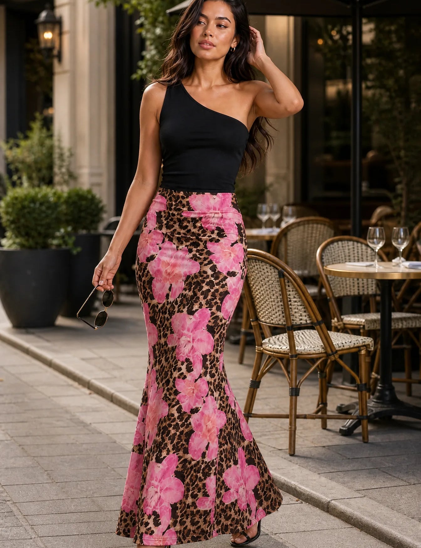 Jupe marron imprimé léopard coupe sirène | Photo lifestyle | Lounelle Paris