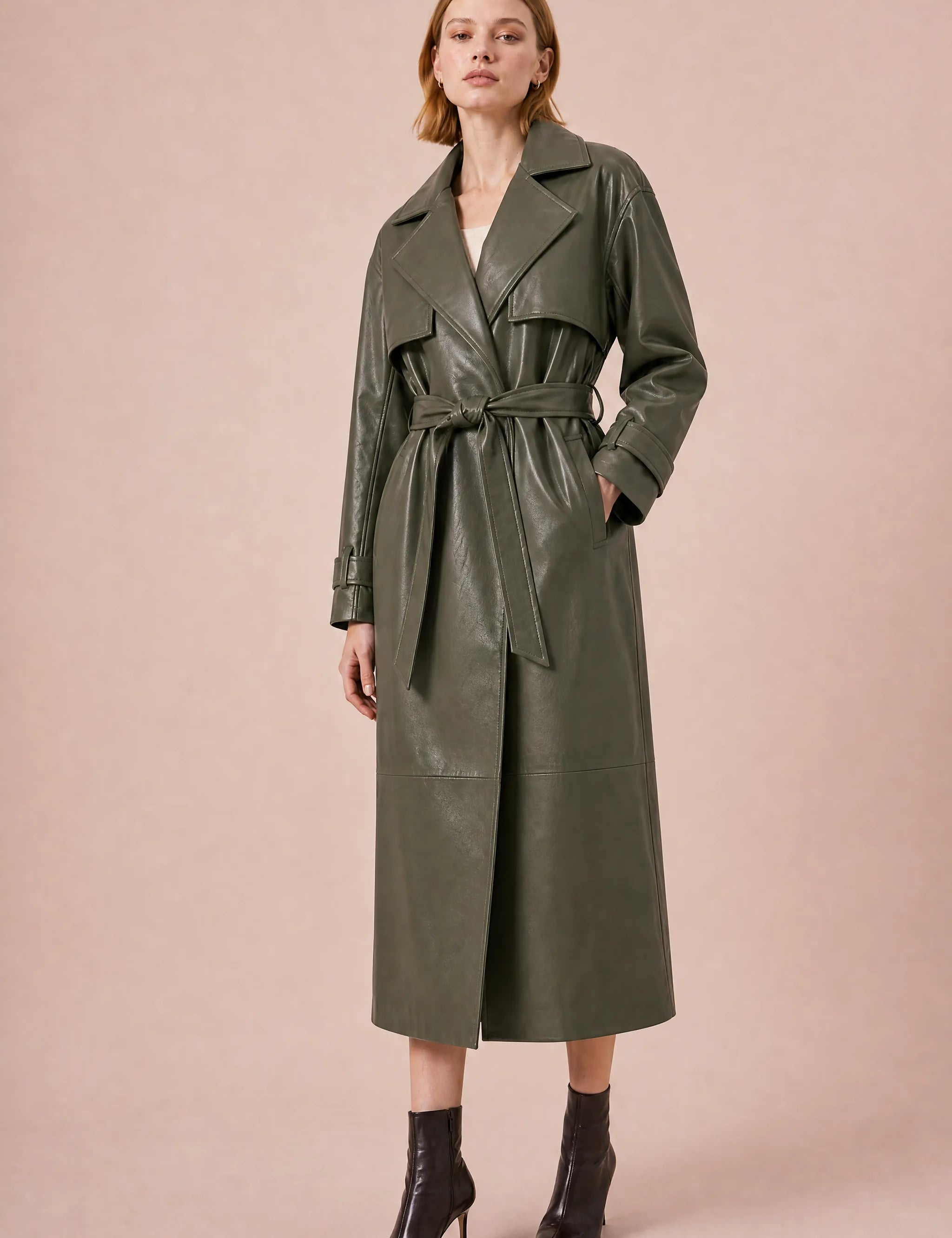 Manteau long effet cuir ceinturé | Variante Vert | Lounelle Paris