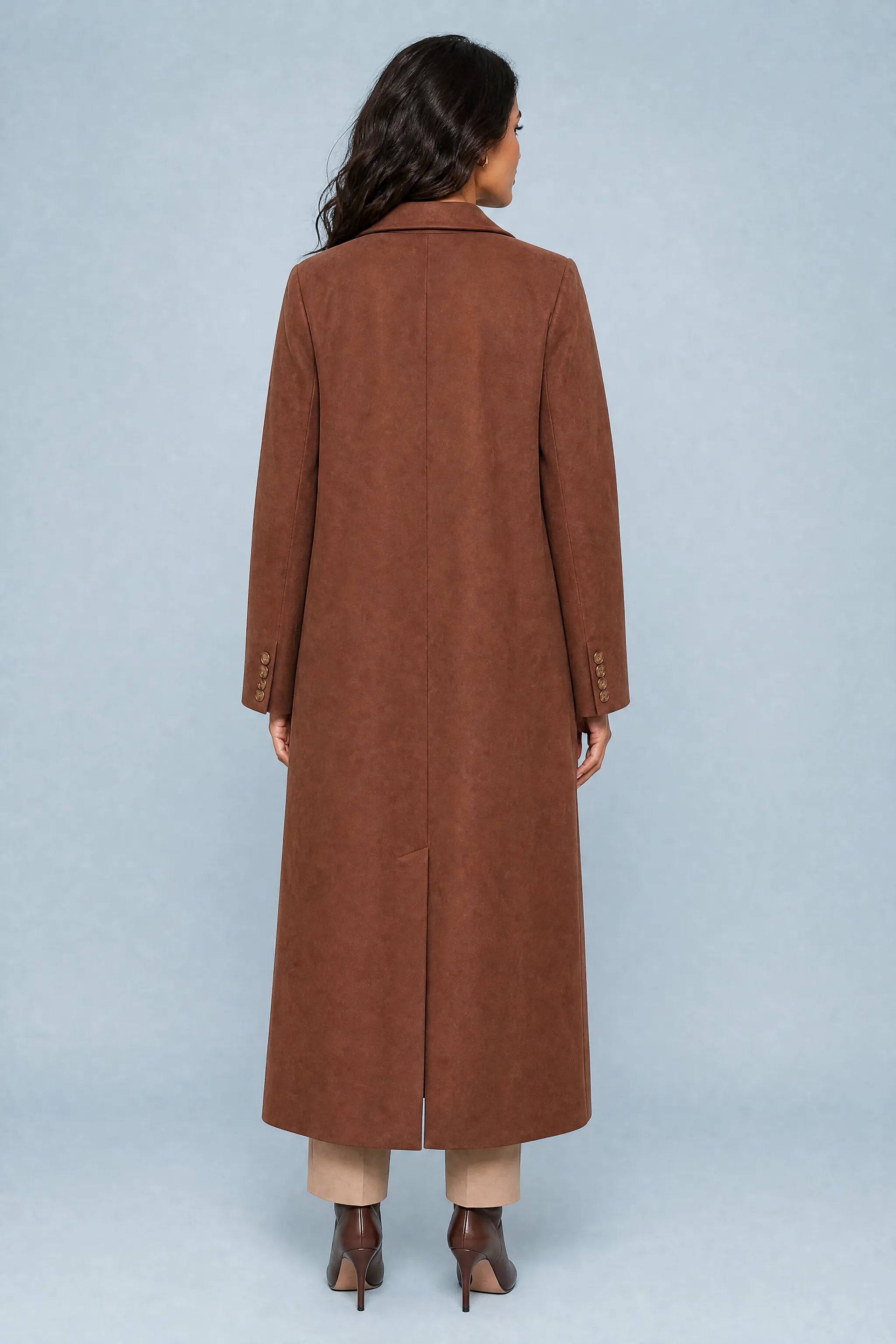 Manteau long marron effet suédine | Vue de dos | Lounelle Paris
