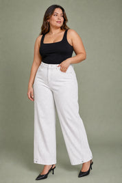 Pantalon blanc ample effet délavé | Porté sur une silhouette plus ronde | Lounelle Paris