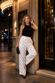 Pantalon blanc taille haute imprimé cœurs | Deuxième photo lifestyle | Lounelle Paris