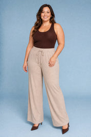 Pantalon droit coupe ample | Porté sur une silhouette plus ronde | Lounelle Paris