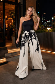 Pantalon large à imprimé floral | Deuxième photo lifestyle | Lounelle Paris