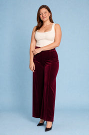 Pantalon large bordeaux taille haute en velours | Porté sur une autre silhouette | Lounelle Paris