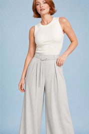 Pantalon large gris clair ceinturé | Vue rapprochée | Lounelle Paris