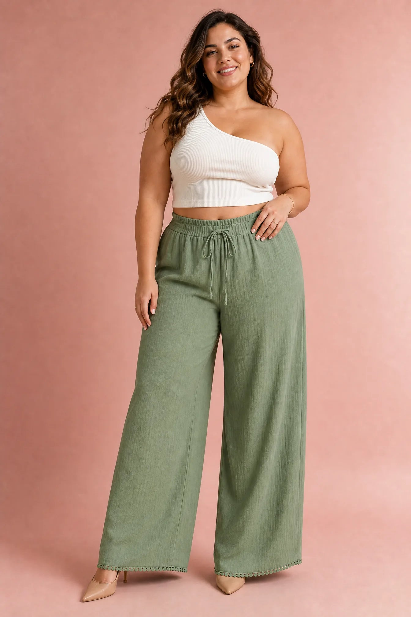 Pantalon large vert taille volantée | Porté sur une silhouette plus ronde | Lounelle Paris